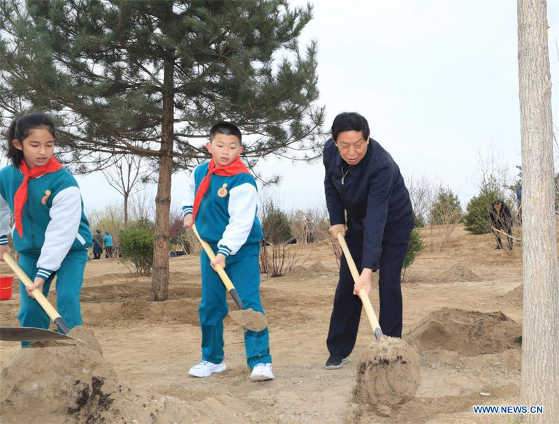 Xi Jinping plante des arbres pour la dixième année en tant que plus haut dirigeant chinois