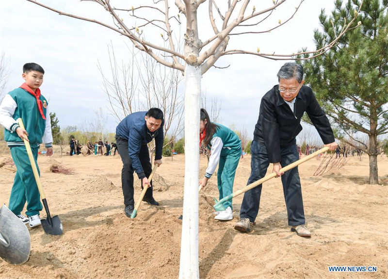 Xi Jinping plante des arbres pour la dixième année en tant que plus haut dirigeant chinois