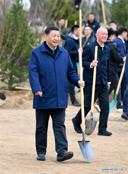 Xi Jinping plante des arbres pour la dixième année en tant que plus haut dirigeant chinois