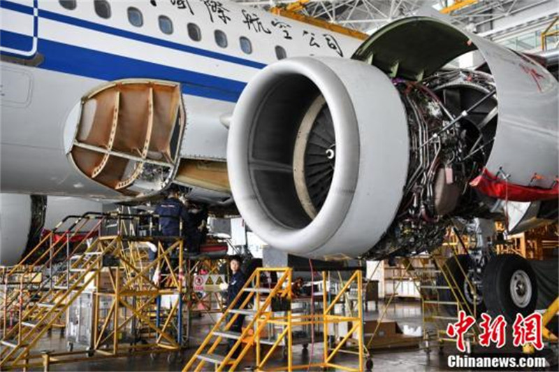 En visite sur la plus grande base de maintenance des avions dans le sud-ouest de la Chine