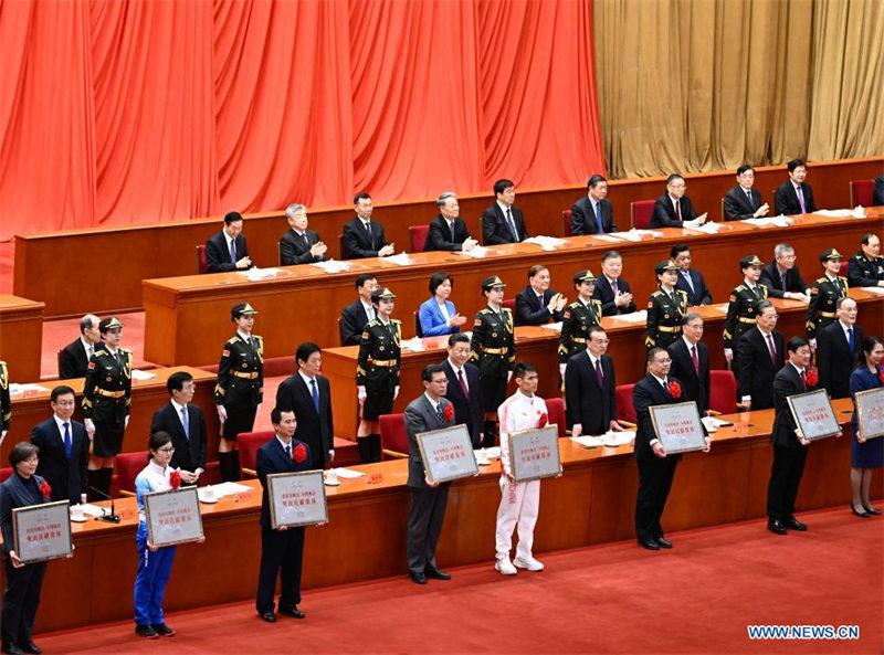 La Chine honore des unités et des individus pour leurs contributions aux Jeux olympiques et paralympiques d'hiver de Beijing 2022