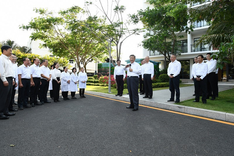 Xi Jinping inspecte la province de Hainan