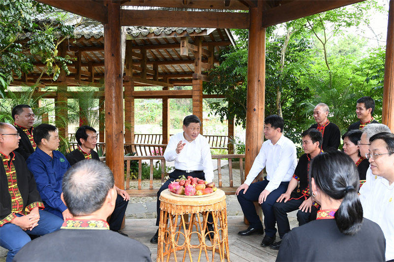 Xi Jinping inspecte Wuzhishan à Hainan