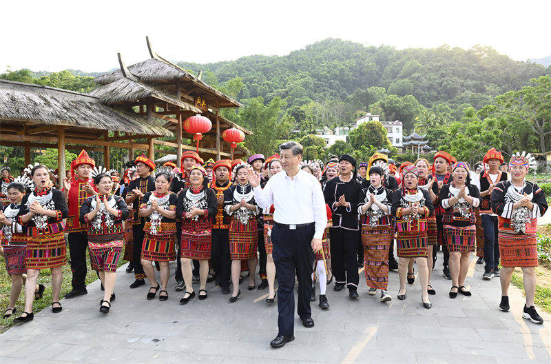 Xi Jinping inspecte Wuzhishan à Hainan