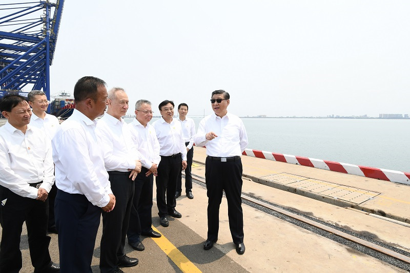 Xi Jinping inspecte une zone de développement économique à Hainan