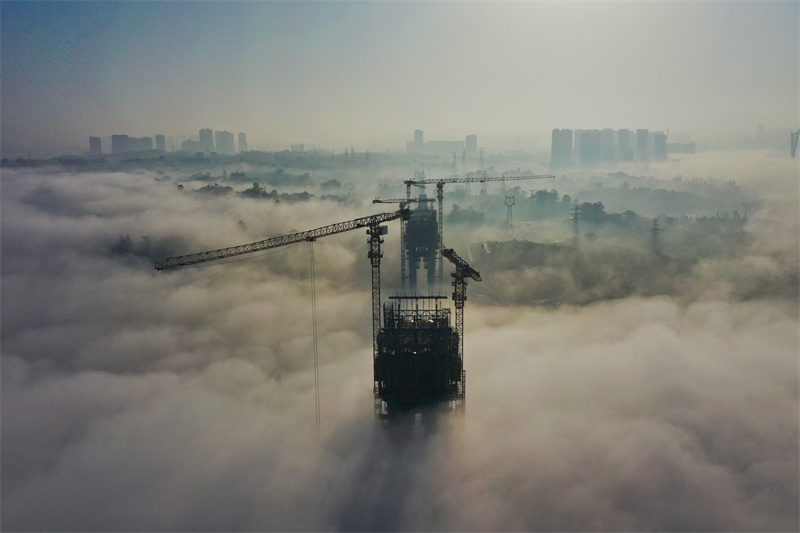 Sichuan : le chantier sur des nuages de Luzhou