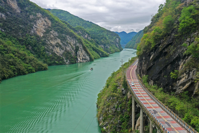 Chongqing : la route de la falaise, la voie vers la prospérité