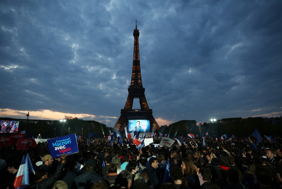 France/présidentielle : Emmanuel Macron promet 