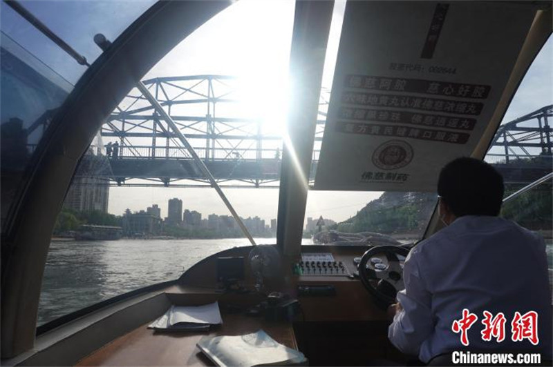 Lanzhou : des ? bateau-bus ? reprennent la navigation pour soulager les transports terrestres