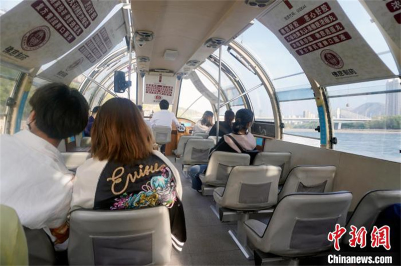 Lanzhou : des ? bateau-bus ? reprennent la navigation pour soulager les transports terrestres