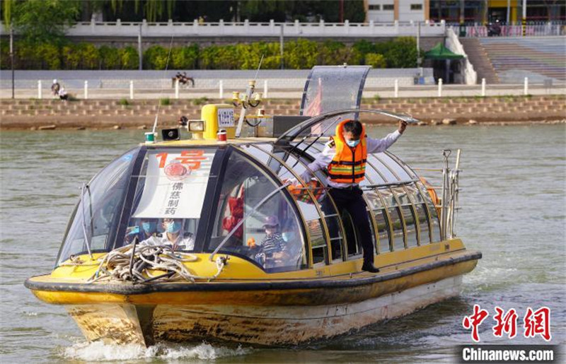 Lanzhou : des ? bateau-bus ? reprennent la navigation pour soulager les transports terrestres