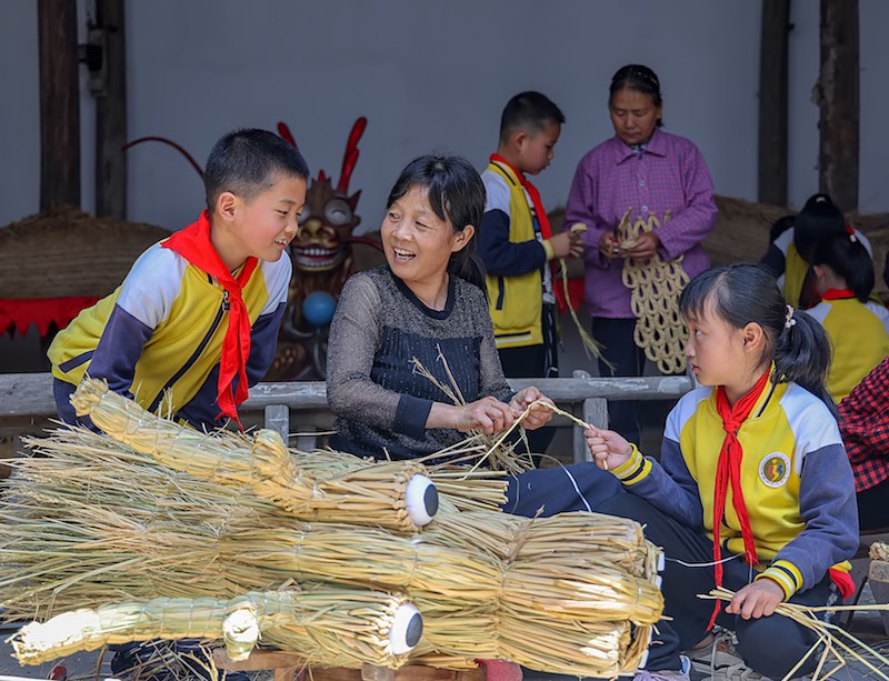 Zhejiang : des cours de patrimoine culturel immatériel favorise la politique de ? Double Réduction ? à Chun'an