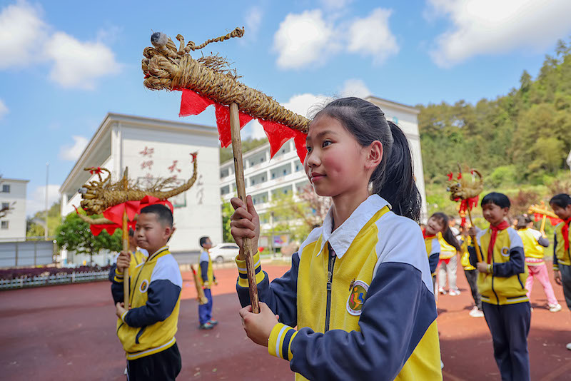 Zhejiang : des cours de patrimoine culturel immatériel favorise la politique de ? Double Réduction ? à Chun'an