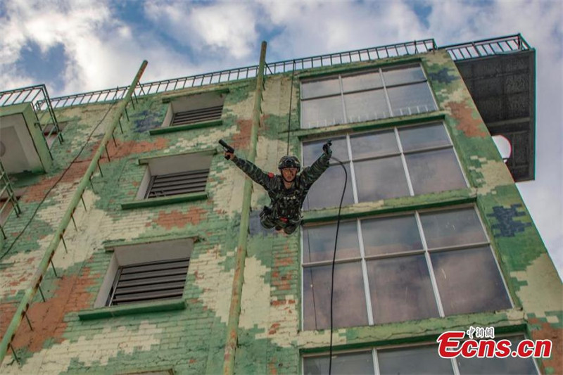 L'équipe spéciale de combat de la police armée chinoise suit un entra?nement de haute intensité dans le Guangxi