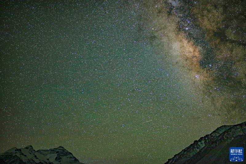 Qomolangma : le ciel et les étoiles vus du ? toit du monde ?