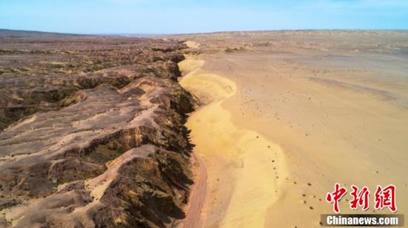 Qinghai : le paysage du relief de yardang de la région de la falaise rouge, ? l'endroit le plus semblable à Mars en Chine ? 