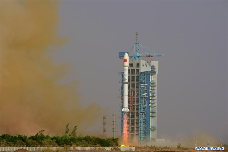 La Chine lance trois satellites de test de communication en orbite basse