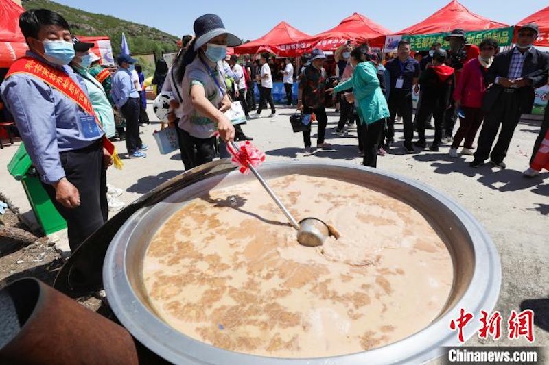 Mongolie intérieure : la saison de plantation du riz revient et diverses activités ont lieu sur la prairie