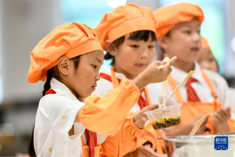 Chongqing : un cours ? épicé et délicieux ? de petites nouilles pour les enfants