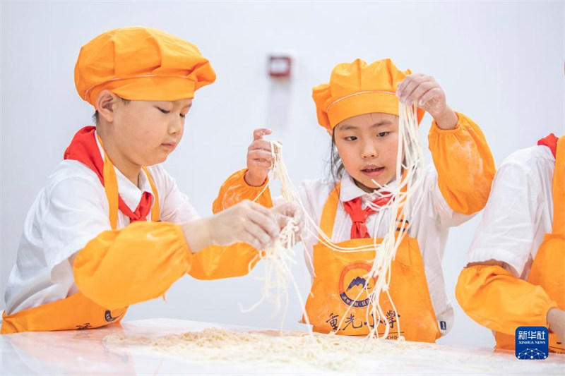 Chongqing : un cours ? épicé et délicieux ? de petites nouilles pour les enfants