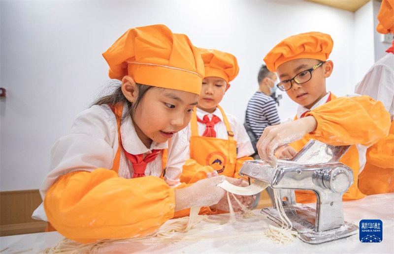 Chongqing : un cours ? épicé et délicieux ? de petites nouilles pour les enfants