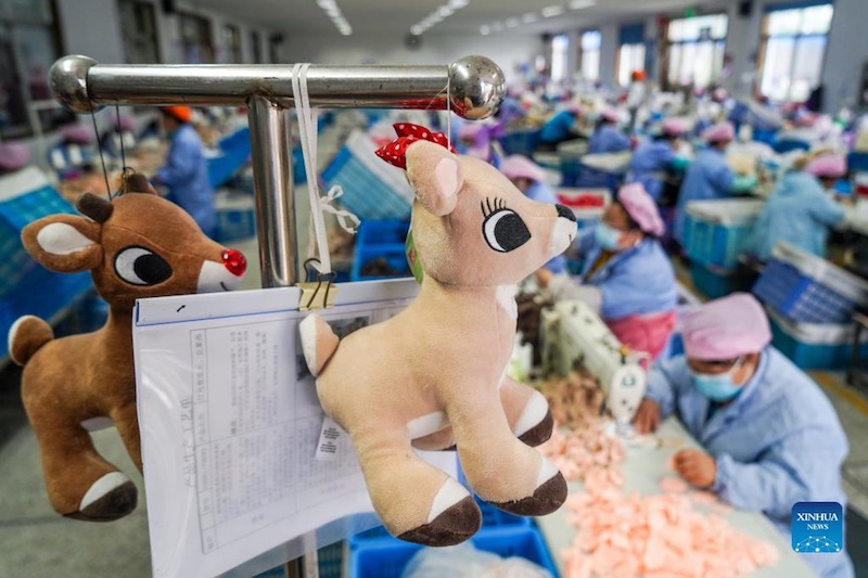 La production de jouets en peluche dans le village de Jinhuai, à Yangzhou