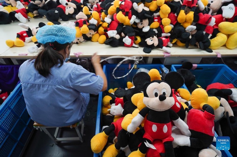 La production de jouets en peluche dans le village de Jinhuai, à Yangzhou