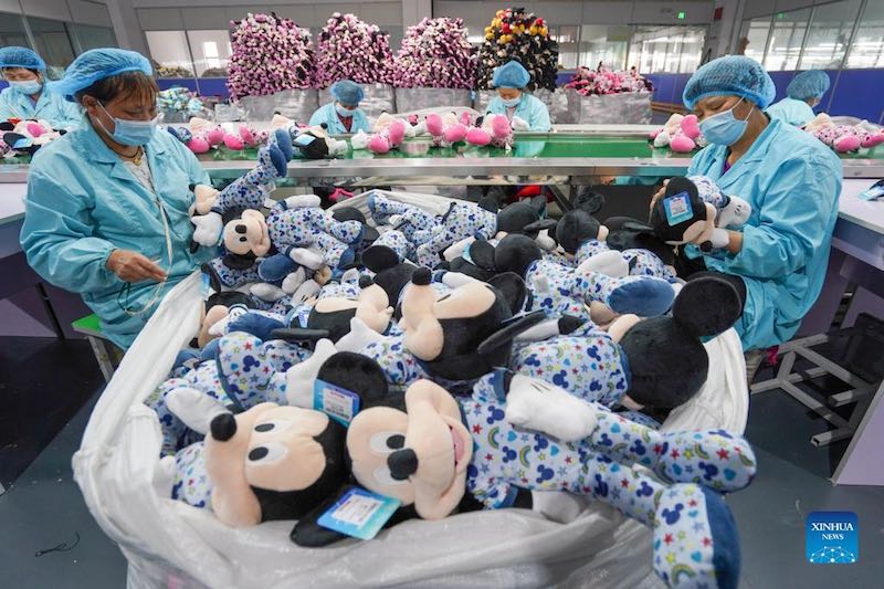 La production de jouets en peluche dans le village de Jinhuai, à Yangzhou