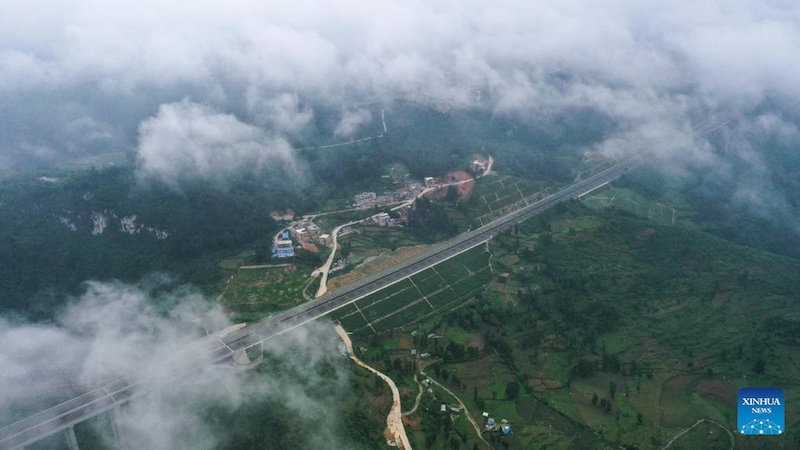 Mise en service de l'autoroute Guiyang-Huangping dans la province du Guizhou