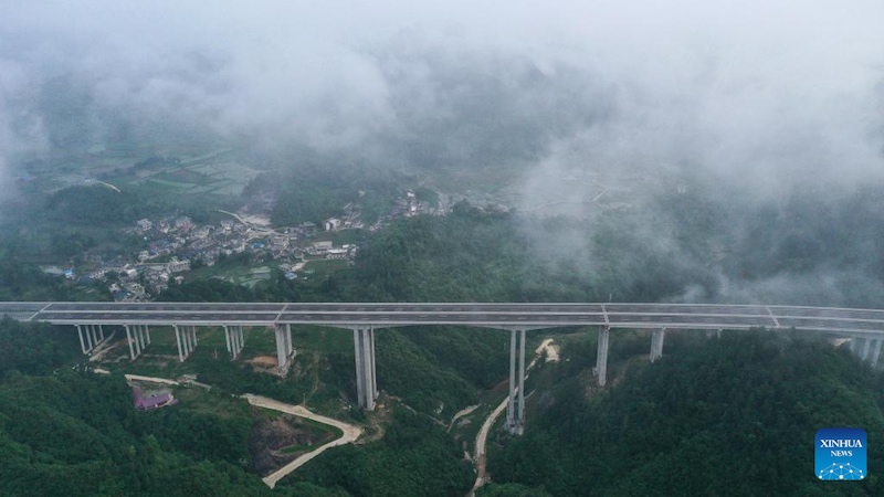 Mise en service de l'autoroute Guiyang-Huangping dans la province du Guizhou