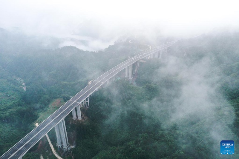 Mise en service de l'autoroute Guiyang-Huangping dans la province du Guizhou