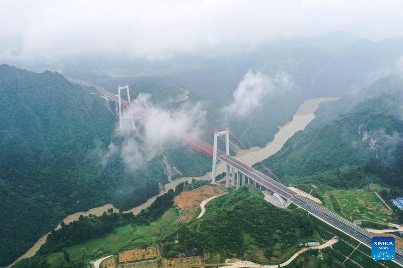 Mise en service de l'autoroute Guiyang-Huangping dans la province du Guizhou