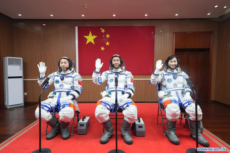 Cérémonie d'au revoir pour les trois astronautes chinois de la mission Shenzhou-14