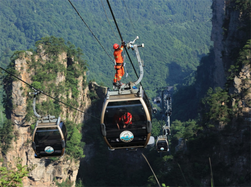 Hunan : des contr?les de sécurité des cables et des exercices de sauvetage à Zhangjiajie