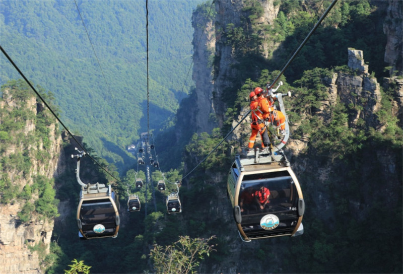 Hunan : des contr?les de sécurité des cables et des exercices de sauvetage à Zhangjiajie