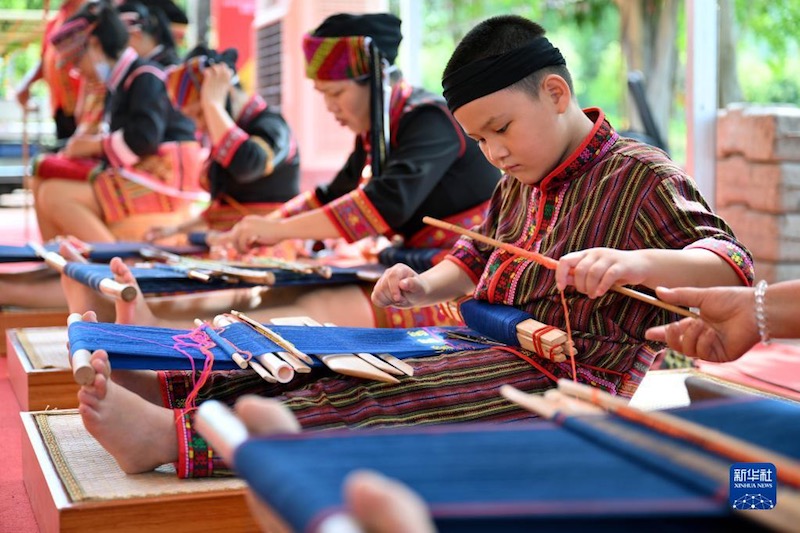 Hainan: découvrir la culture traditionnelle et ressentir le charme du patrimoine immatériel