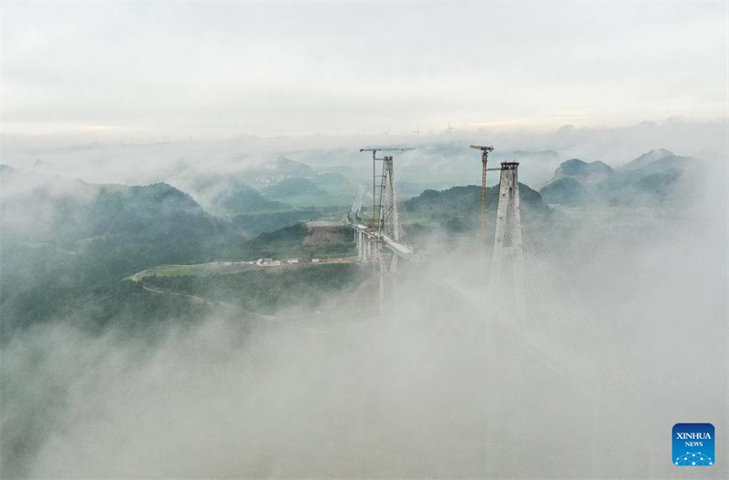 Guizhou : le super grand pont de Duohua en construction à Longli