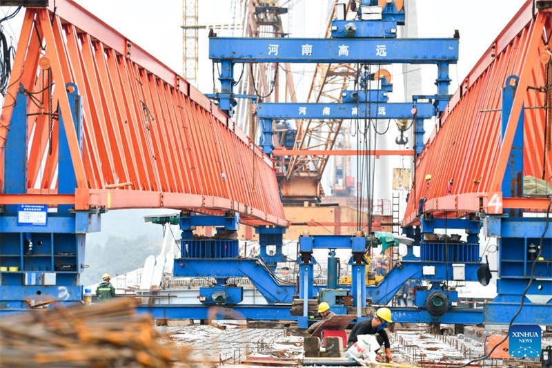 Guizhou : le super grand pont de Duohua en construction à Longli