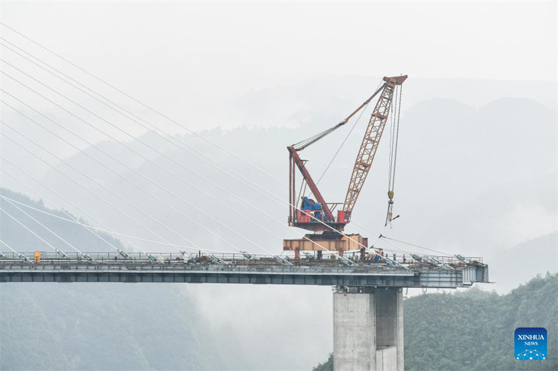 Guizhou : le super grand pont de Duohua en construction à Longli