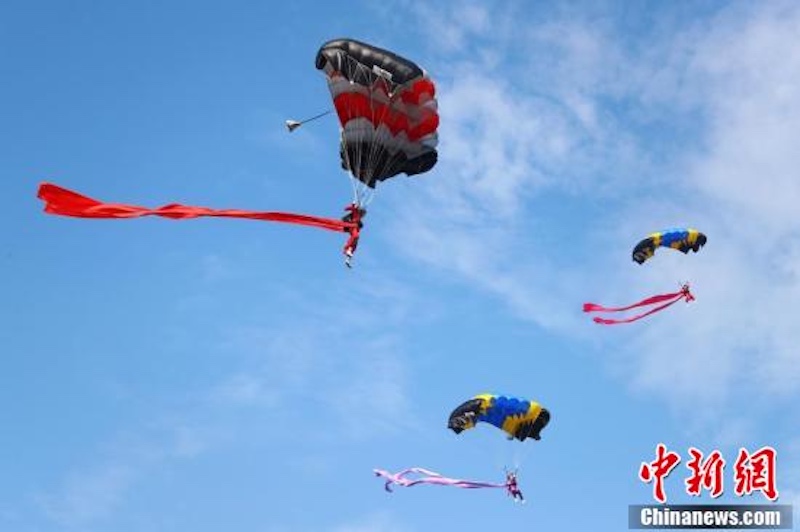 Jiangxi : un merveilleux spectacle d'aviation sportive organisé à Ji'an