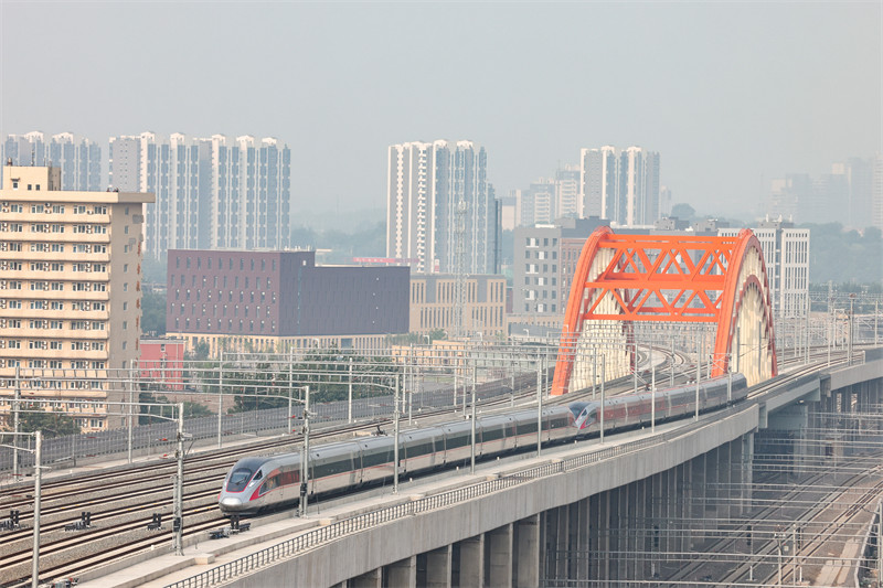 La gare de Fengtai de Beijing, la plus grande gare ferroviaire de passagers d'Asie, mise en service