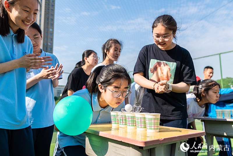 Hohhot : des activités variées organisées pour gérer le stress des élèves de troisième année