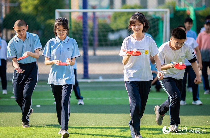 Hohhot : des activités variées organisées pour gérer le stress des élèves de troisième année