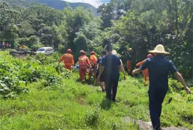 Une amatrice de parapente secourue après avoir été coincée sur une ligne à haute tension électrique pendant 10 heures