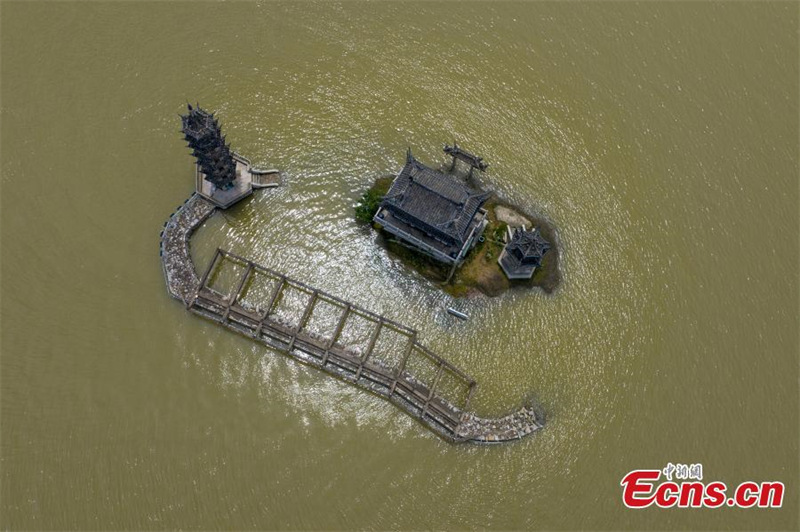 Jiangxi : l'?le de Luoxingdun du lac Poyang submergée, comme un ? pavillon dans l'eau ?