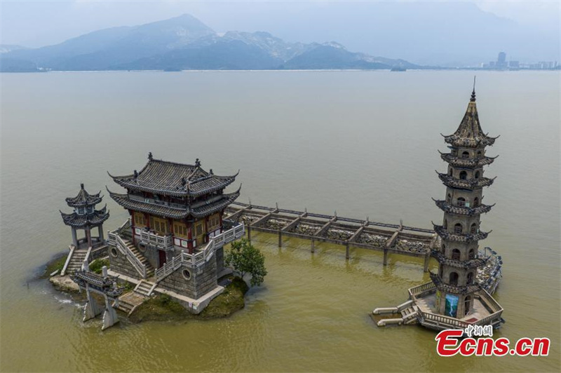 Jiangxi : l'?le de Luoxingdun du lac Poyang submergée, comme un ? pavillon dans l'eau ?