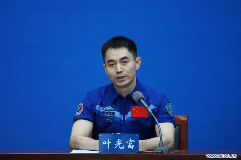 Conférence de presse de l'équipage de Shenzhou-13