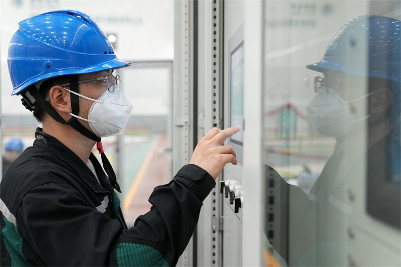 La centrale électrique de stockage par pompage à la plus haute latitude de Chine entièrement mise en service pour produire de l'électricité