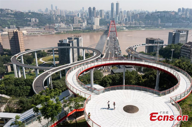 Chongqing : la plate-forme d'observation du sentier Sujiaba ouvre aux visiteurs