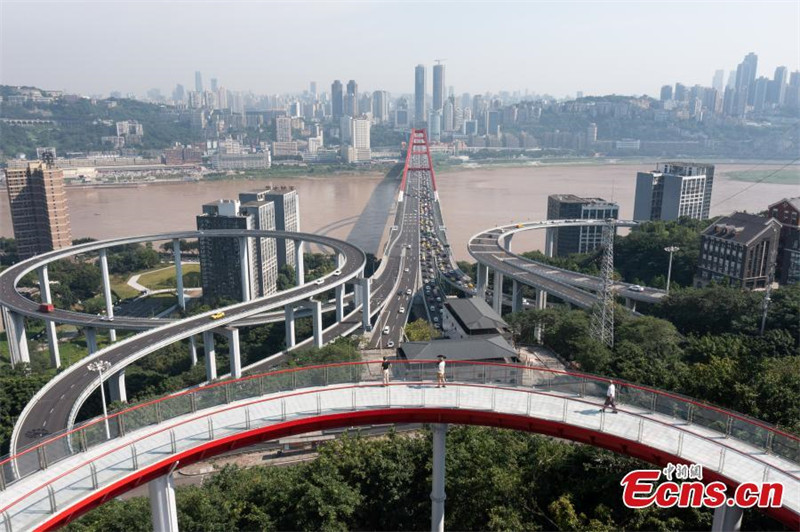 Chongqing : la plate-forme d'observation du sentier Sujiaba ouvre aux visiteurs